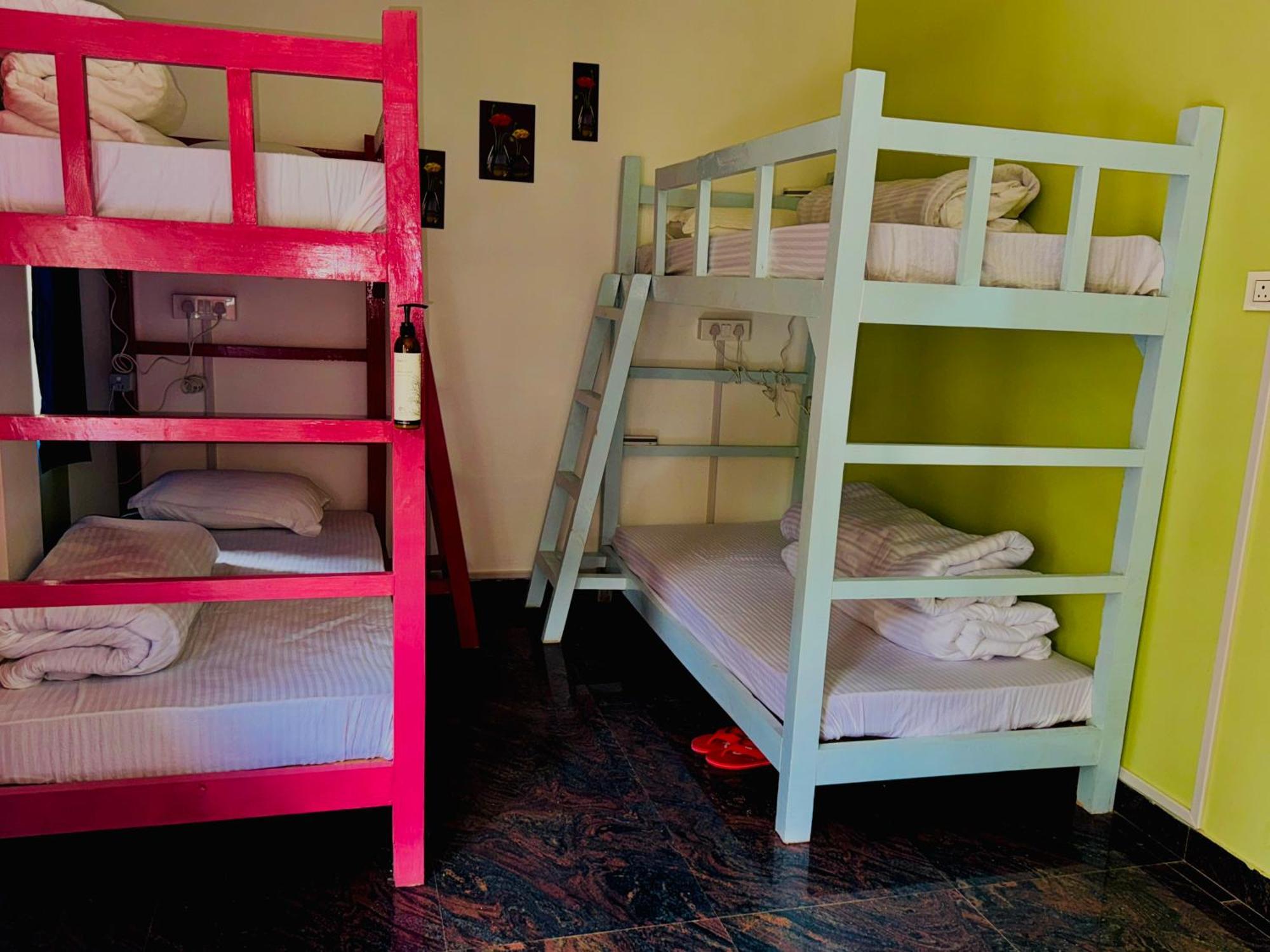 Xtsy Travellers Hostel Shillong Exterior foto